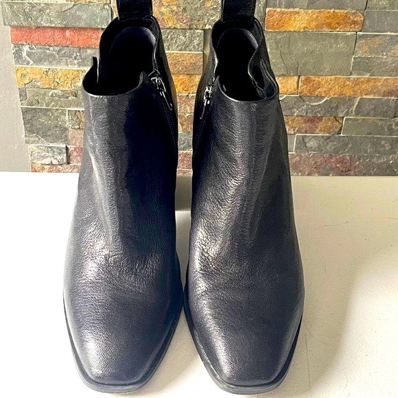 Vionic Leather Ankle Boots Lyssa Black Sz 9.5 Chelsea Style Western Core Y2K - Picture 1 of 10